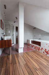 Ruby house - ceramic and wooden bathroom