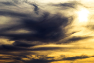 Obraz premium dramatic dark cloudy sunset