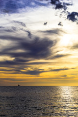 Naklejka premium dramatic dark cloudy sunset over the ocean