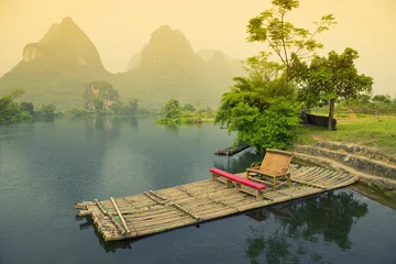Fototapeten Bambus-rafting auf dem Fluss, Yangshou, China © xiaoliangge