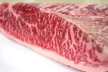 霜降り牛肉のブロック