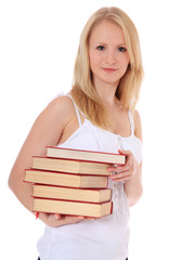 Attraktive Studentin hält Bücherstapel