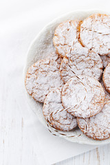 Crunchy cookies dusted with icing sugar