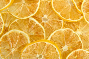 Rolgordijnen gedroogde citroenen, close-up © Africa Studio