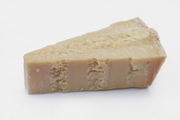 formaggio Parmigiano_ sfondo bianco