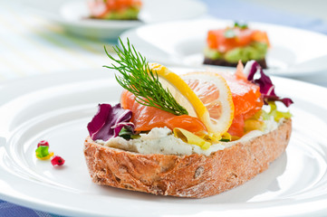 Sandwich with smoked salmon