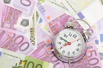 Alarm clock for euro banknotes