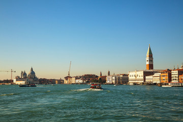 Fototapeta na wymiar Wenecja widziana z laguny