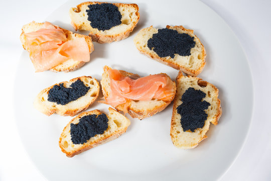 Crostini with salmon and caviar