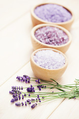 Obraz na płótnie Canvas lavender bath salt