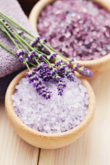 Obraz na płótnie Canvas lavender bath salt