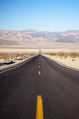 Fototapeta na wymiar Droga w Dolinie Śmierci