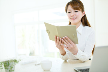 Beautiful asian businesswoman using a laptop computer