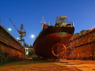 Shipbuilding - Repair of a small ship to dock.