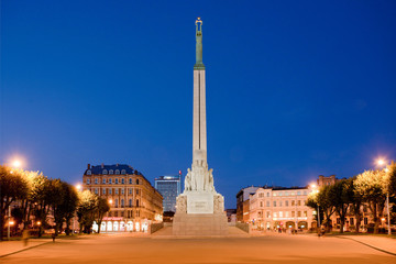 Fototapeta na wymiar Pomnik Wolności w Rydze w nocy