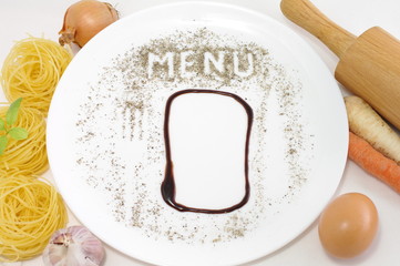 Menu napis na talerzu kompozycja © nestonik