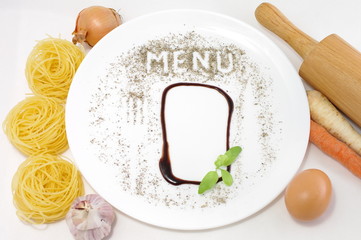 Menu napis na talerzu kompozycja © nestonik