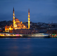 Fototapeta na wymiar Nowy Meczet (Yeni Cami). Stambuł, Turcja