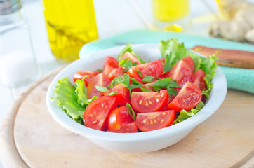 salad with tomato
