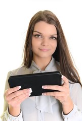 Jeune femme avec une tablette informatique