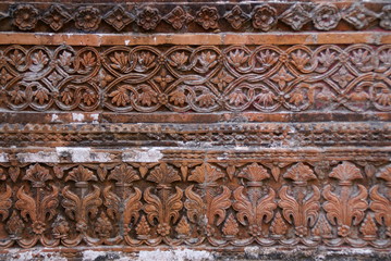 プティア　ベンガラ色のレリーフ