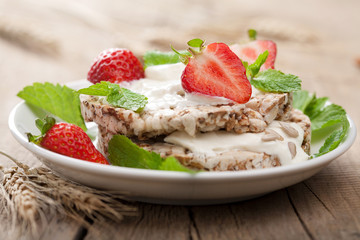 crisp bread with cottage cheese and berries
