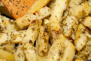 potatoes fried with herbs