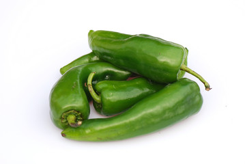 PIMIENTOS VERDES CRUDOS APILADOS