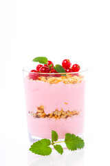 Joghurt mit Johannisbeeren