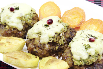 Fried cutlets with vegetables