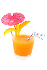 isolated cocktail with mango juice and fresh mango slices