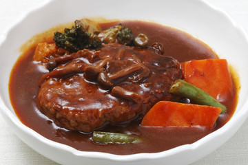 煮込みハンバーグ