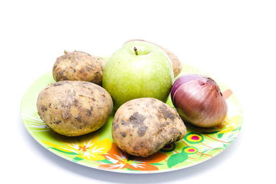 Kartoffel mit Apfel und Zwiebel auf Teller