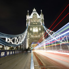Fototapeta na wymiar Tower Bridge w nocy