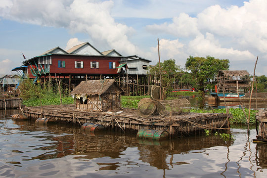 Abri de peche à Kampong Phluk, village flottant