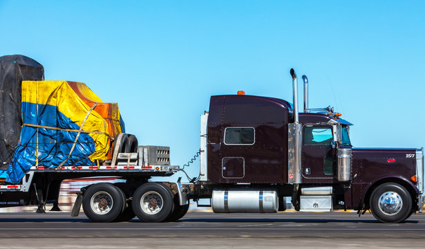 Schwertransport auf dem Highway