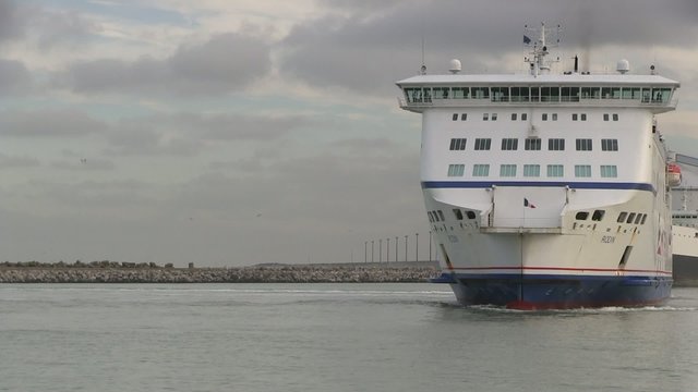 virement de bord dans la rade de calais