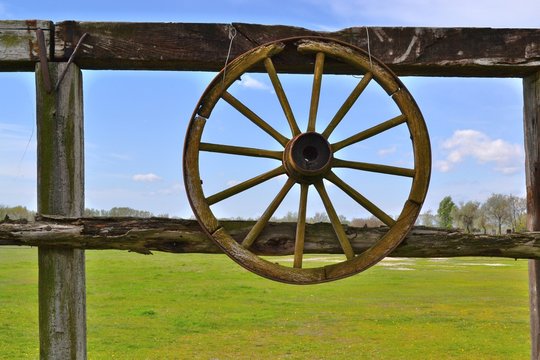 altes Wagenrad