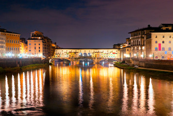 Fototapeta na wymiar Ponte Vecchio w nocy, Florencja.
