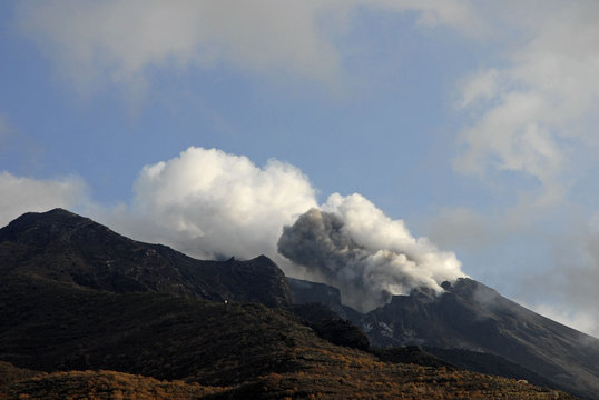 Eruption am Krater