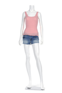 female mannequin pink t-*shirt dressed in jeans