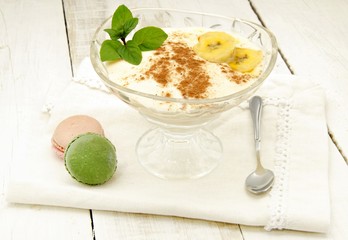 crema de vainilla y platano con canela