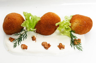 Polpette di formaggio con le noci, antipasto