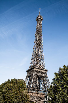 The Eiffel tower,most recognizable landmarks in the world