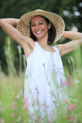 Woman with hat in the field