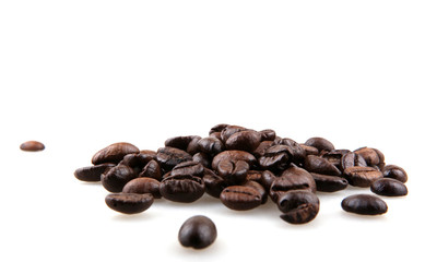Naklejka premium coffee beans isolated on white