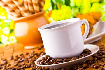 Obraz na płótnie Canvas Filiżanka kawy z fasoli coffe na śniadanie