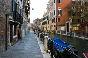 Fototapeta na wymiar Widok z mostu - Wenecja
