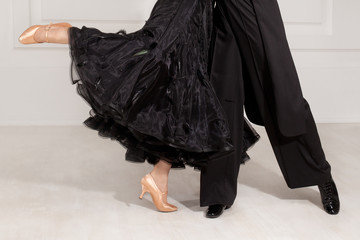 Naklejka premium partners in the dance of feet on the floor