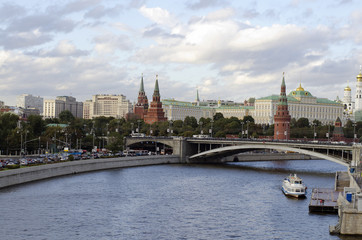 Obraz premium Городской пейзаж с видом на Московский Кремль